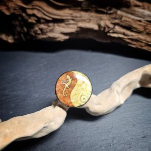 bague unique et colorée en bois et pâte polymère