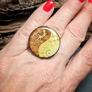 bague de créateur unique et colorée