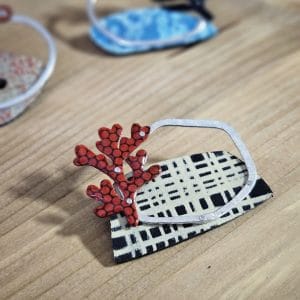 broche contemporaine graphique