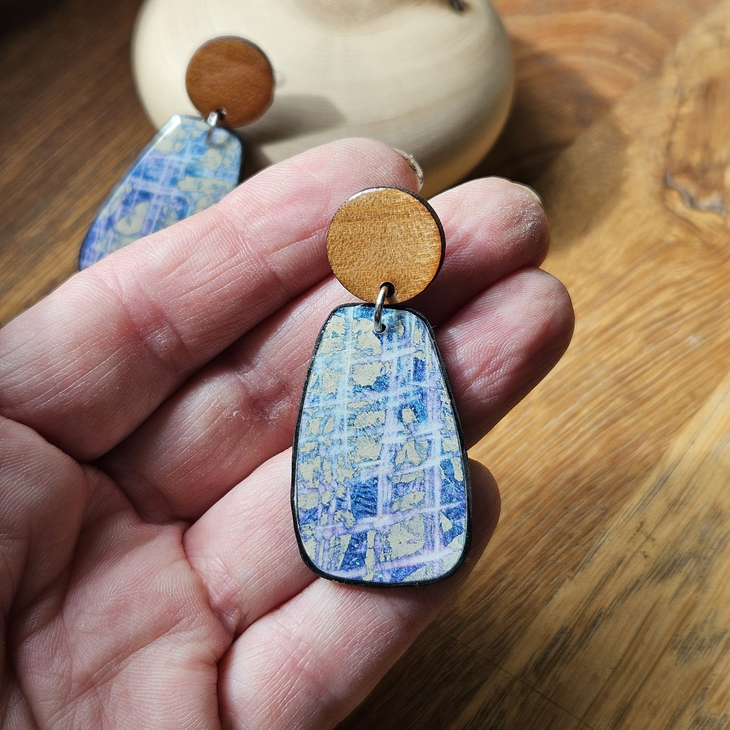 Boucles bois et couleurs – Image 2