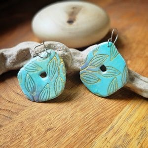 utilisation tampon spécial pâte polymère sur boucles d'oreille